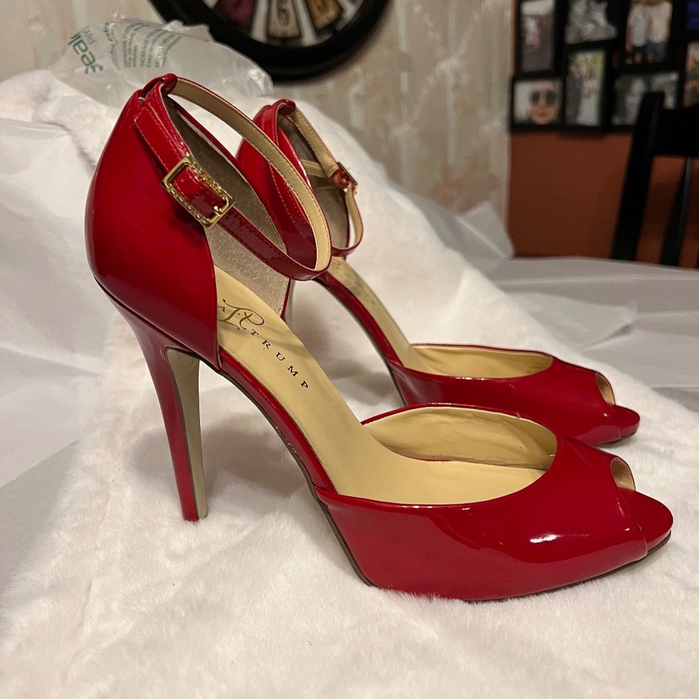 Ivanka Trump candy apple red patent leather pump size 10